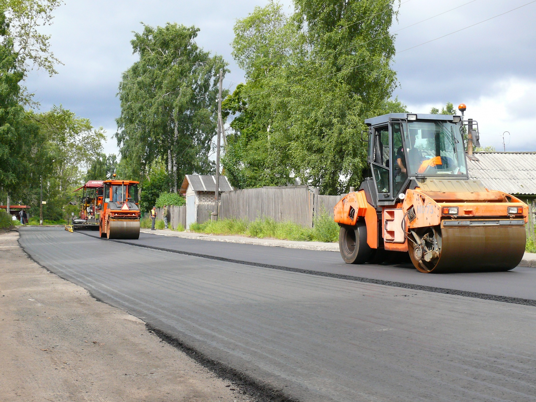 В Кировской области уже выполнено 57% дорожных работ, а ремонт большинства дорог идет с опережением графика.